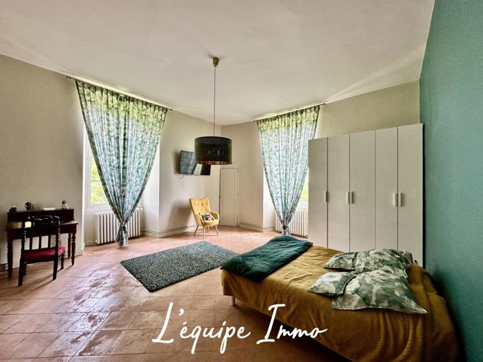 Image No.16-6 Bed Property for sale