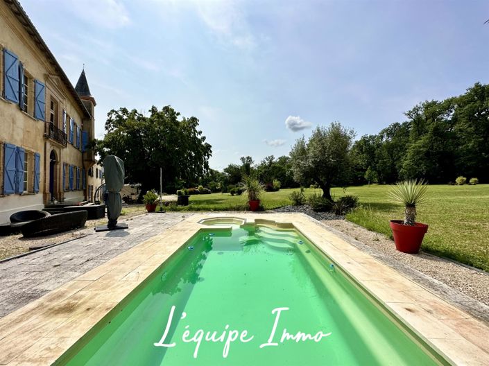 Image No.22-6 Bed Property for sale