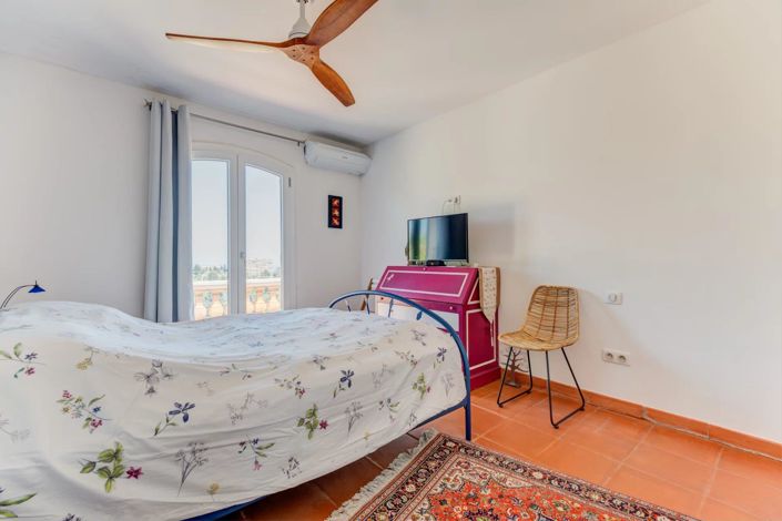 Image No.17-4 Bed House for sale