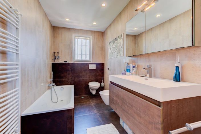 Image No.18-4 Bed House for sale