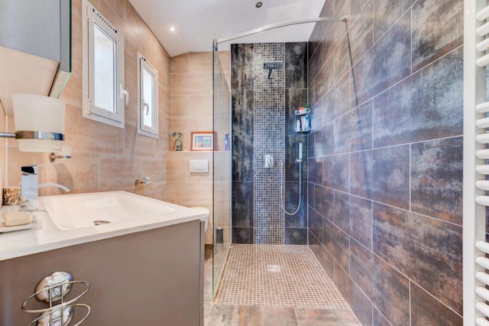 Image No.19-4 Bed House for sale