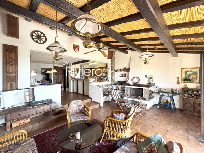 Image No.9-7 Bed House for sale