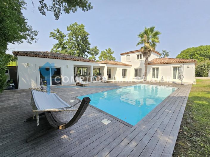 Image No.1-5 Bed House for sale