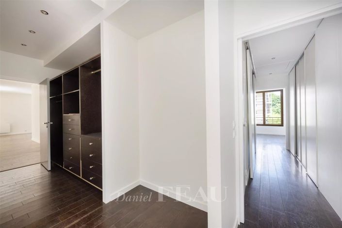 Image No.10-3 Bed Apartment for sale