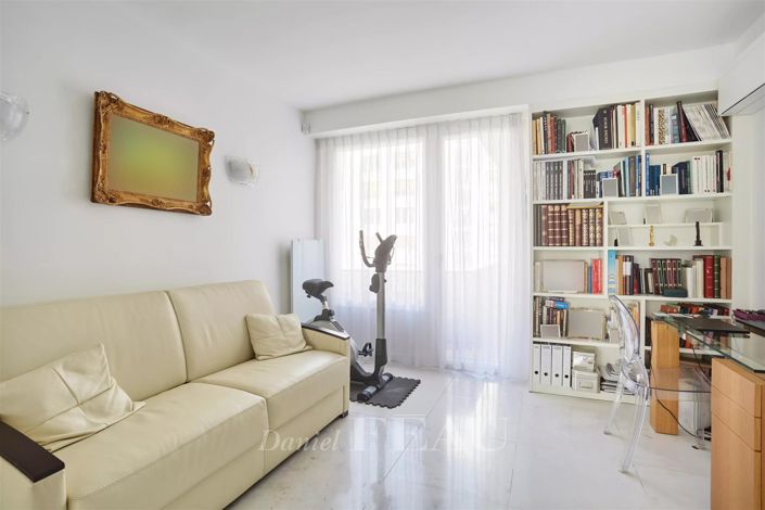 Image No.15-3 Bed Apartment for sale