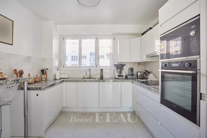 Image No.18-3 Bed Apartment for sale