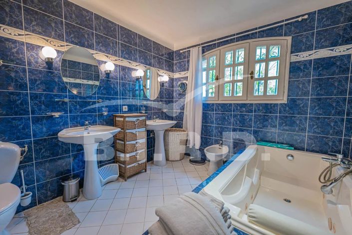 Image No.12-5 Bed House for sale