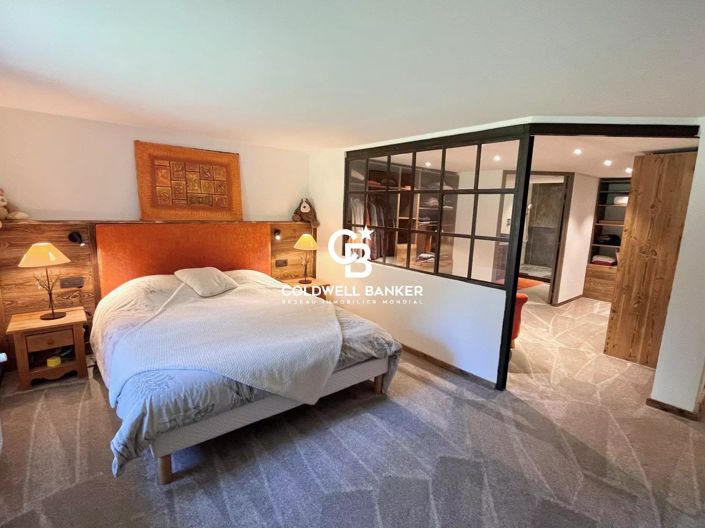 Image No.10-6 Bed Apartment for sale