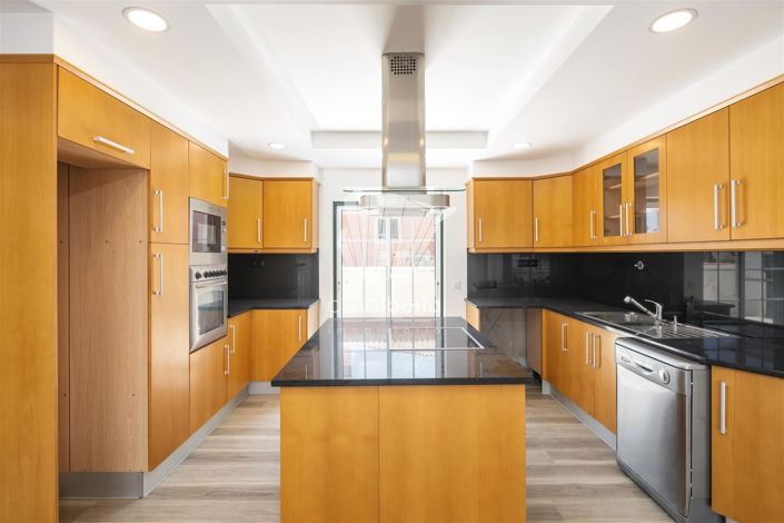 Image No.17-3 Bed House for sale