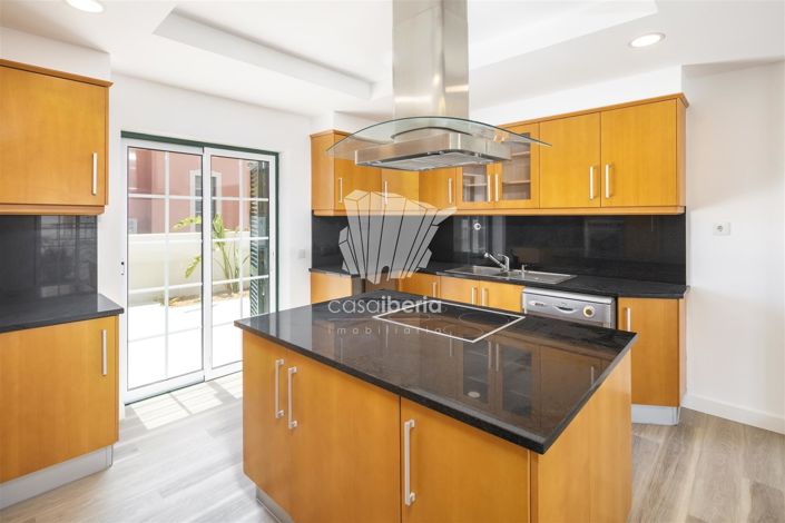 Image No.21-3 Bed House for sale