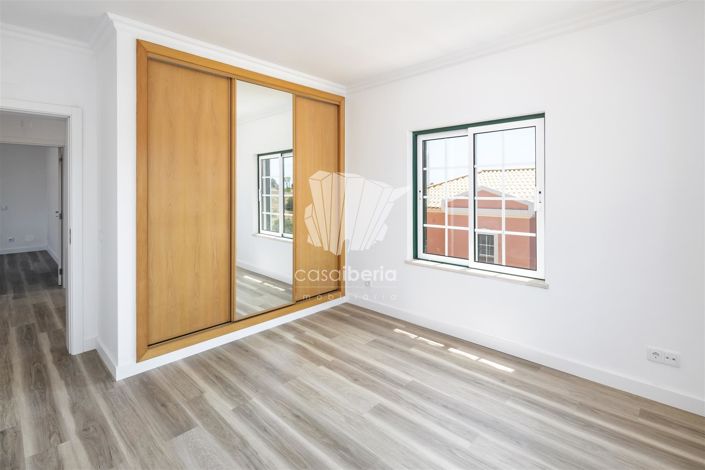 Image No.42-3 Bed House for sale