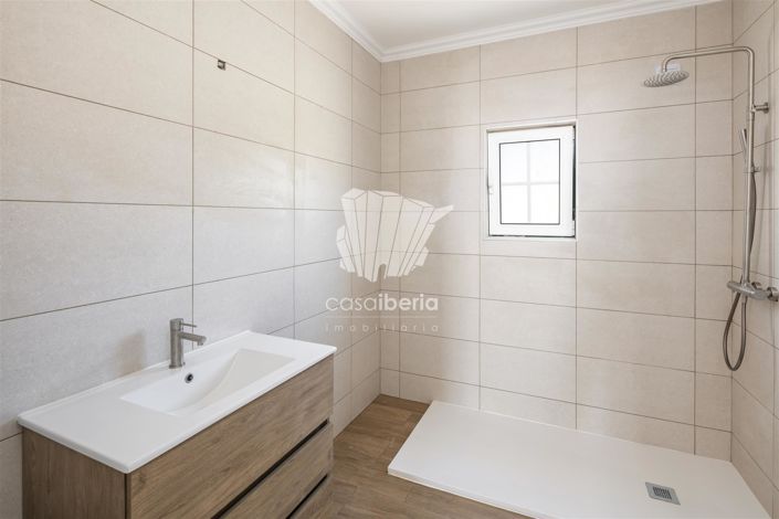 Image No.46-3 Bed House for sale