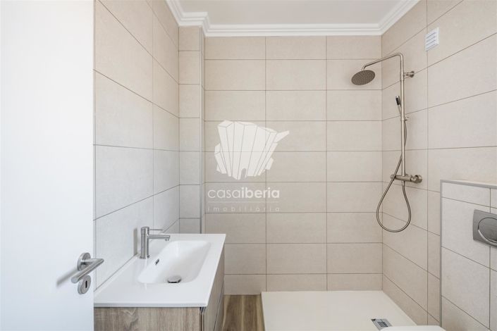 Image No.54-3 Bed House for sale