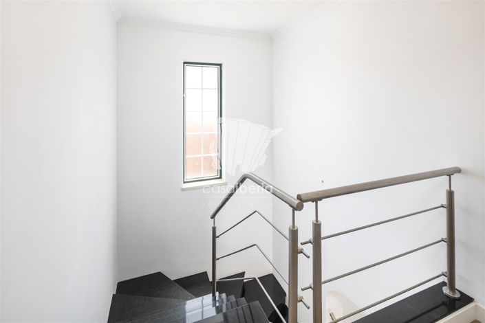 Image No.56-3 Bed House for sale