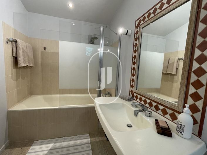 Image No.9-Maison de 3 chambres à vendre à Ménerbes