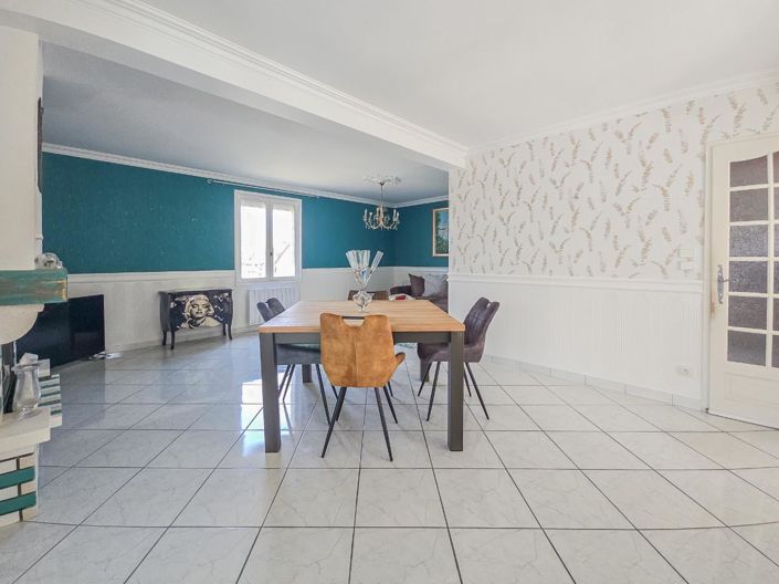 Image No.2-4 Bed House for sale