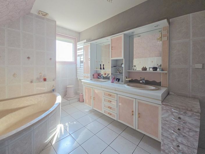 Image No.7-4 Bed House for sale