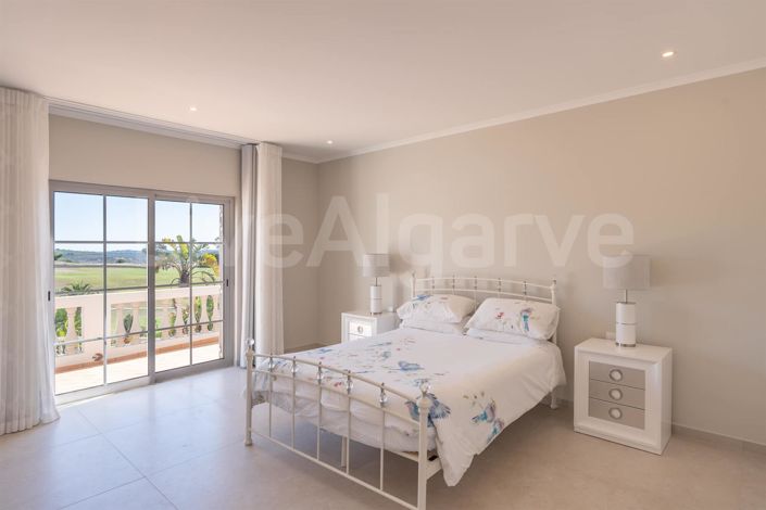 Image No.16-5 Bed House for sale