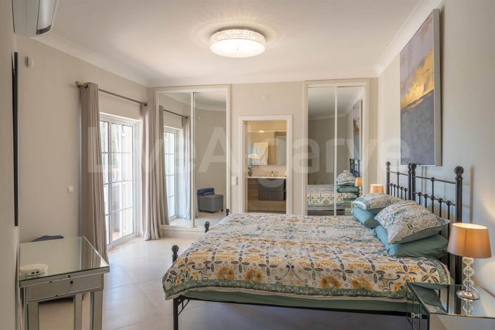 Image No.23-5 Bed House for sale