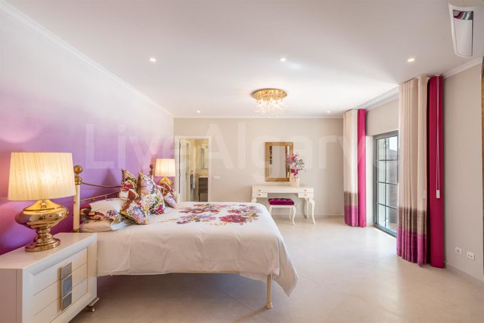 Image No.35-5 Bed House for sale