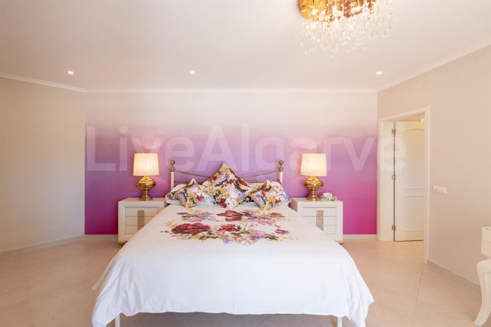 Image No.36-5 Bed House for sale