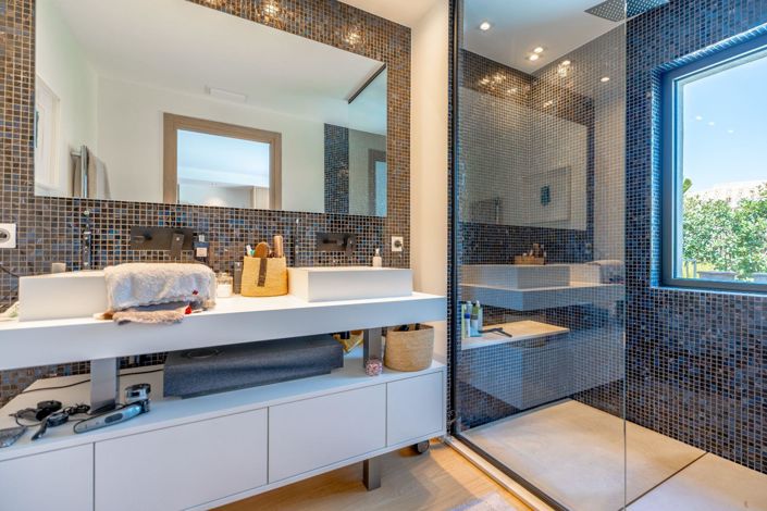 Image No.8-3 Bed House for sale