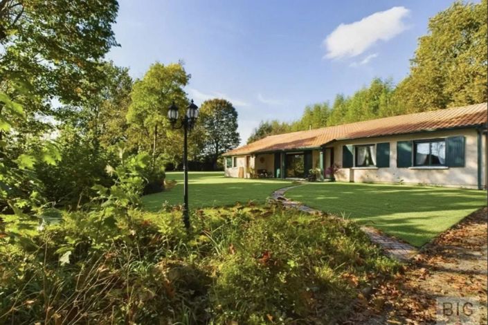 Image No.1-4 Bed House for sale