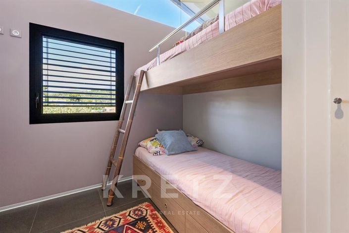 Image No.15-4 Bed House for sale