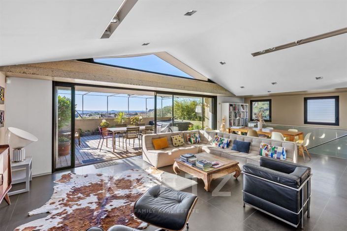 Image No.16-4 Bed House for sale