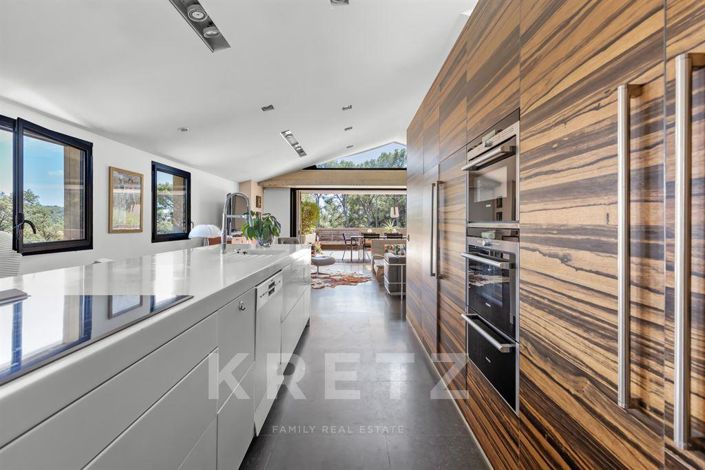 Image No.8-4 Bed House for sale