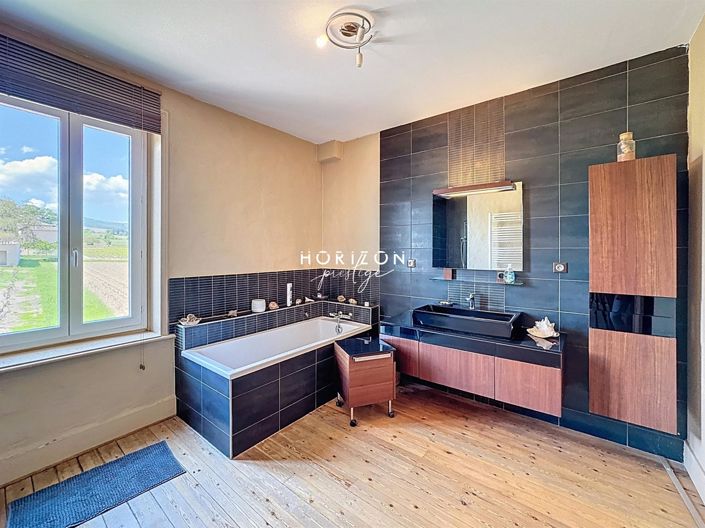 Image No.19-4 Bed House for sale