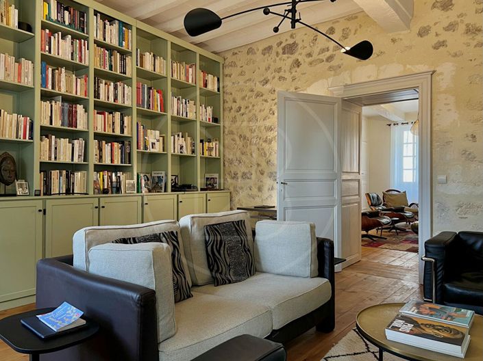 Image No.8-5 Bed House for sale