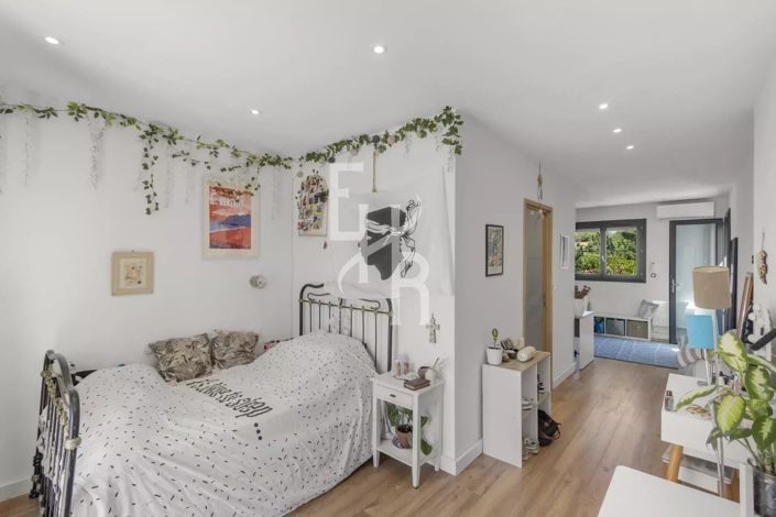 Image No.10-4 Bed House for sale