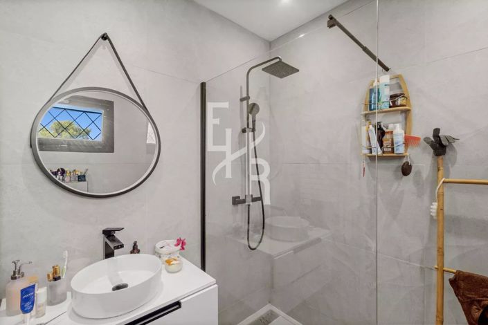 Image No.14-4 Bed House for sale