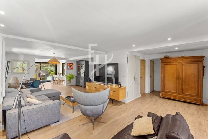 Image No.15-4 Bed House for sale