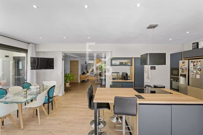 Image No.24-4 Bed House for sale