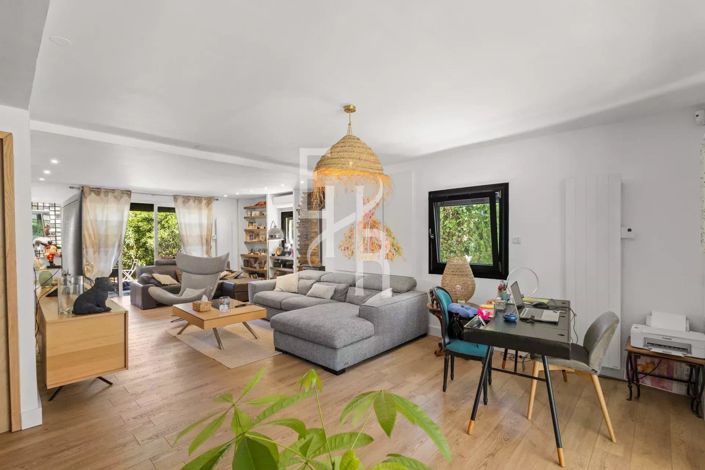 Image No.3-4 Bed House for sale