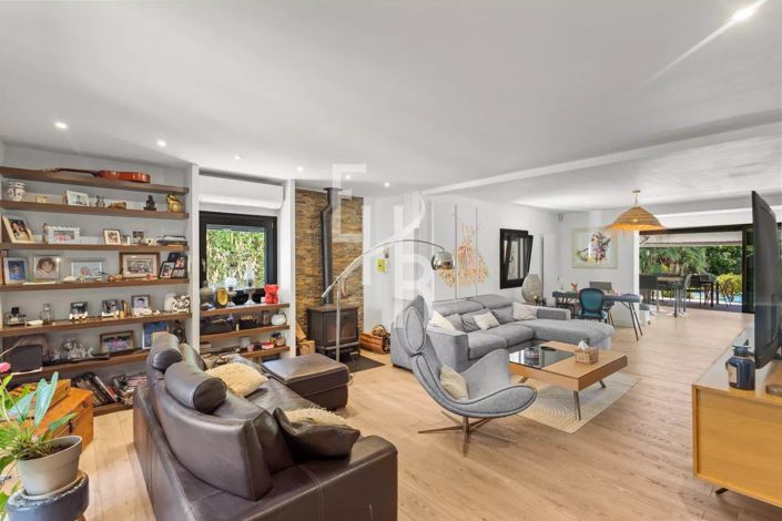 Image No.5-4 Bed House for sale