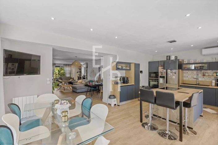 Image No.7-4 Bed House for sale