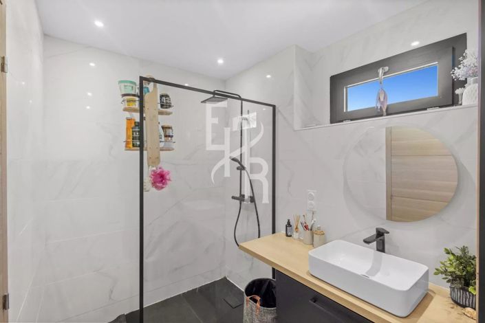 Image No.9-4 Bed House for sale