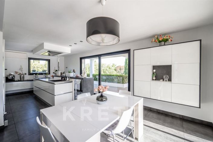 Image No.14-6 Bed House for sale