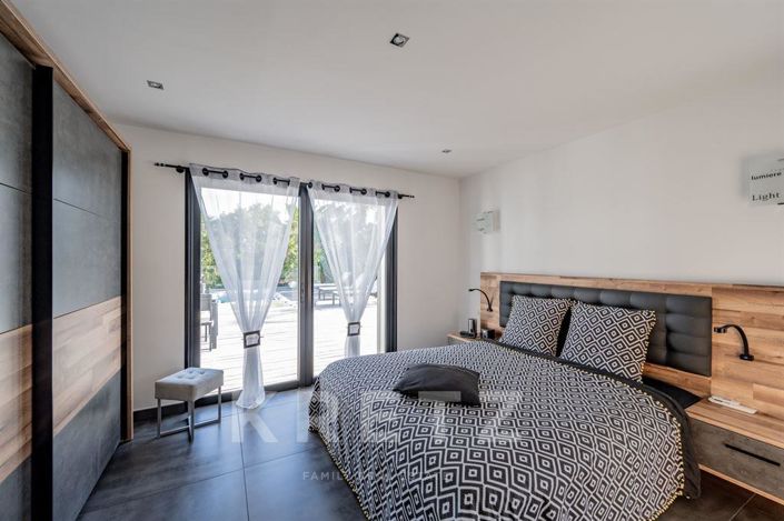 Image No.15-6 Bed House for sale