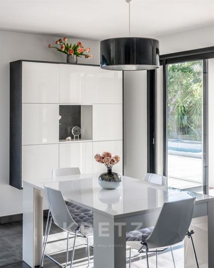 Image No.18-6 Bed House for sale