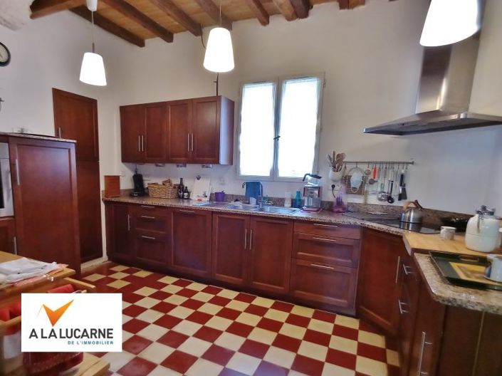 Image No.8-5 Bed House for sale