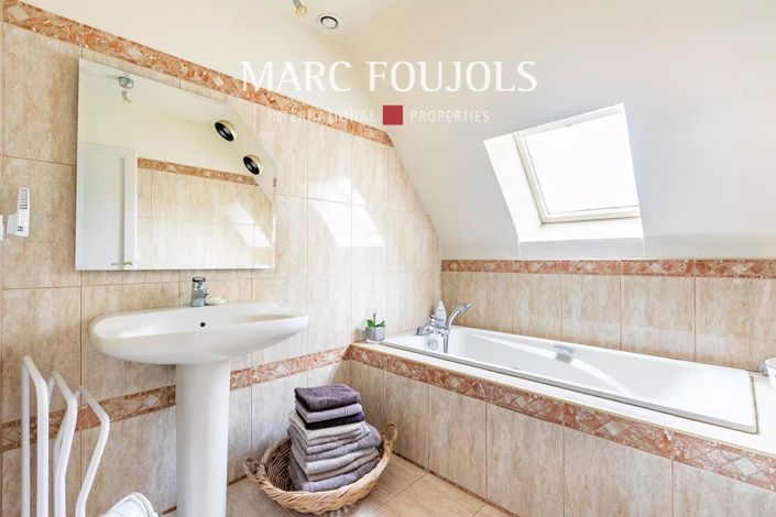 Image No.20-5 Bed House for sale