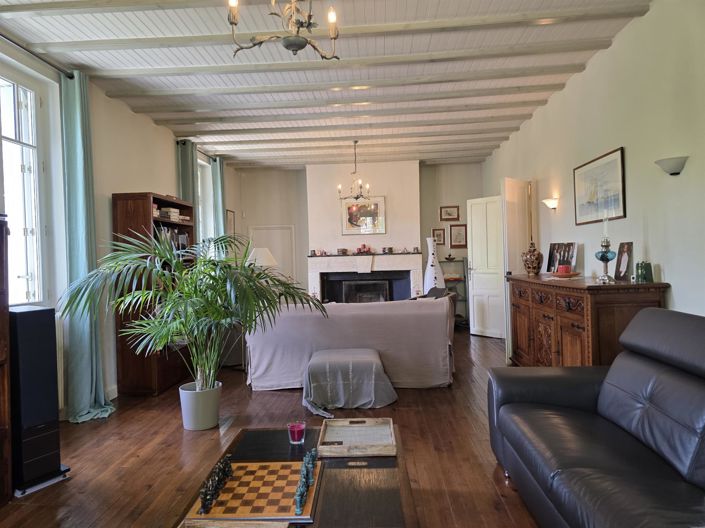 Image No.11-5 Bed House for sale