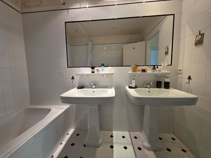 Image No.16-5 Bed House for sale