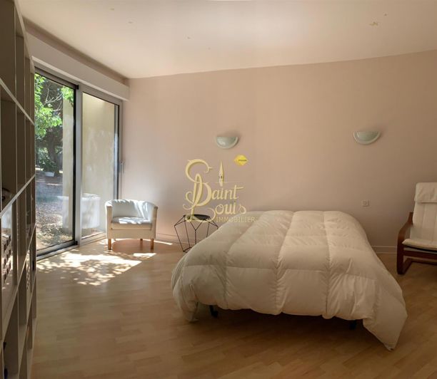 Image No.8-5 Bed House for sale