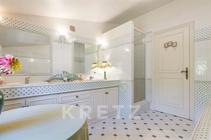 Image No.12-6 Bed House for sale