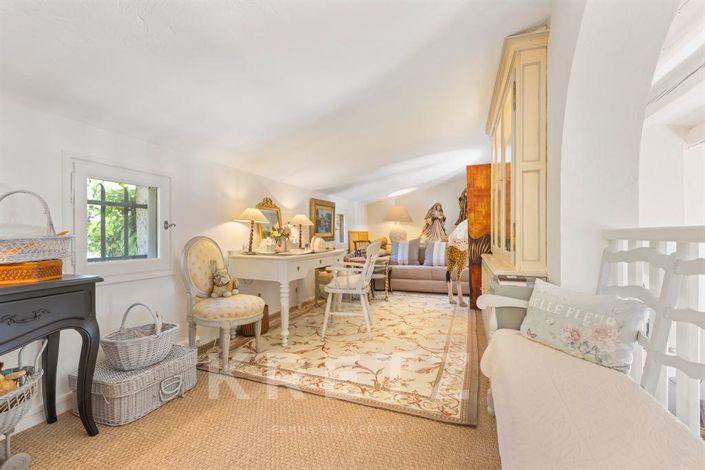 Image No.13-6 Bed House for sale